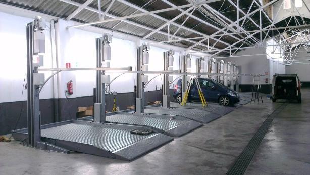 Two Post Parking Lift with Hydraulic and Chain Drive Mode for Sale